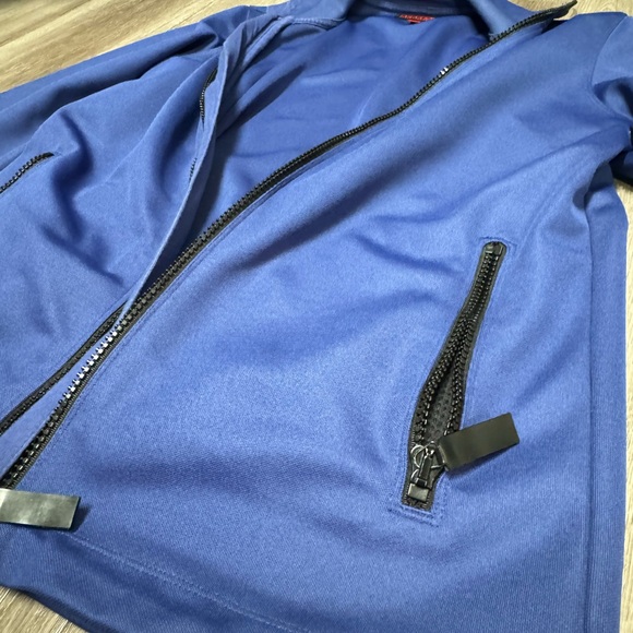 Sweater - Picture 4 of 7